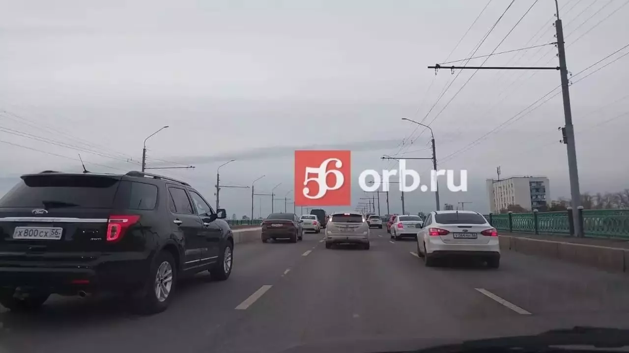 Мост на улице Терешковой кажется жителям Оренбурга небезопасным.