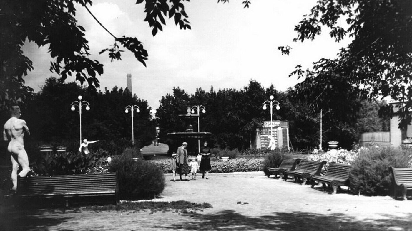 ДК Металлургов, парк Металлургов и общий вид поселка в 50-60-х годах 20 века