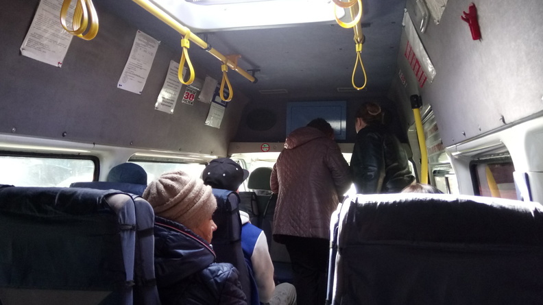 При посадке в автобус оренбуржец обокрал пенсионерку
