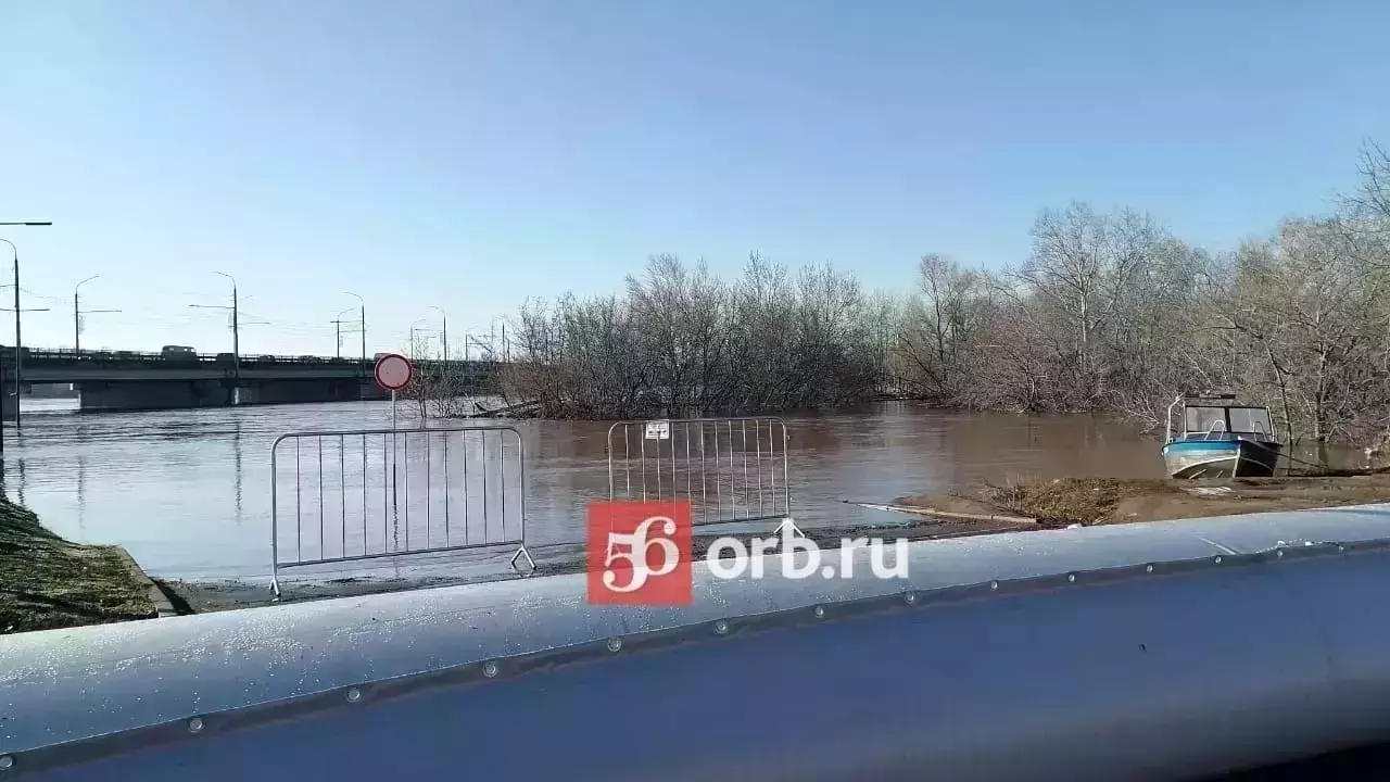 Уровень воды в Урале в Оренбурге продолжает снижаться