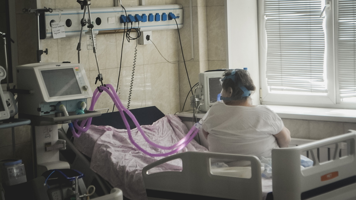 Более 300 оренбуржцев с коронавирусом находятся в тяжелом состоянии